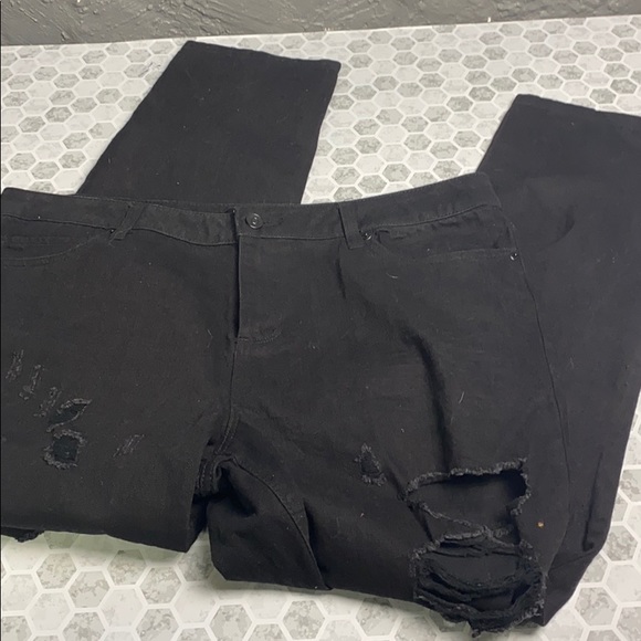 Forever 21 Denim - Forever 21 Size 31 Black Distressed Skinny Jeans
